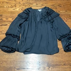 Womens top, navy, XS. Runs a little big so I sized down from s to XS.